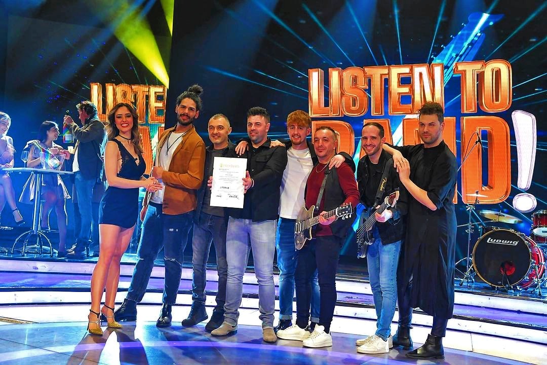 Stereo8 vincitori in diretta nazionale su Canale Italia, sul palco di Listen To The Band